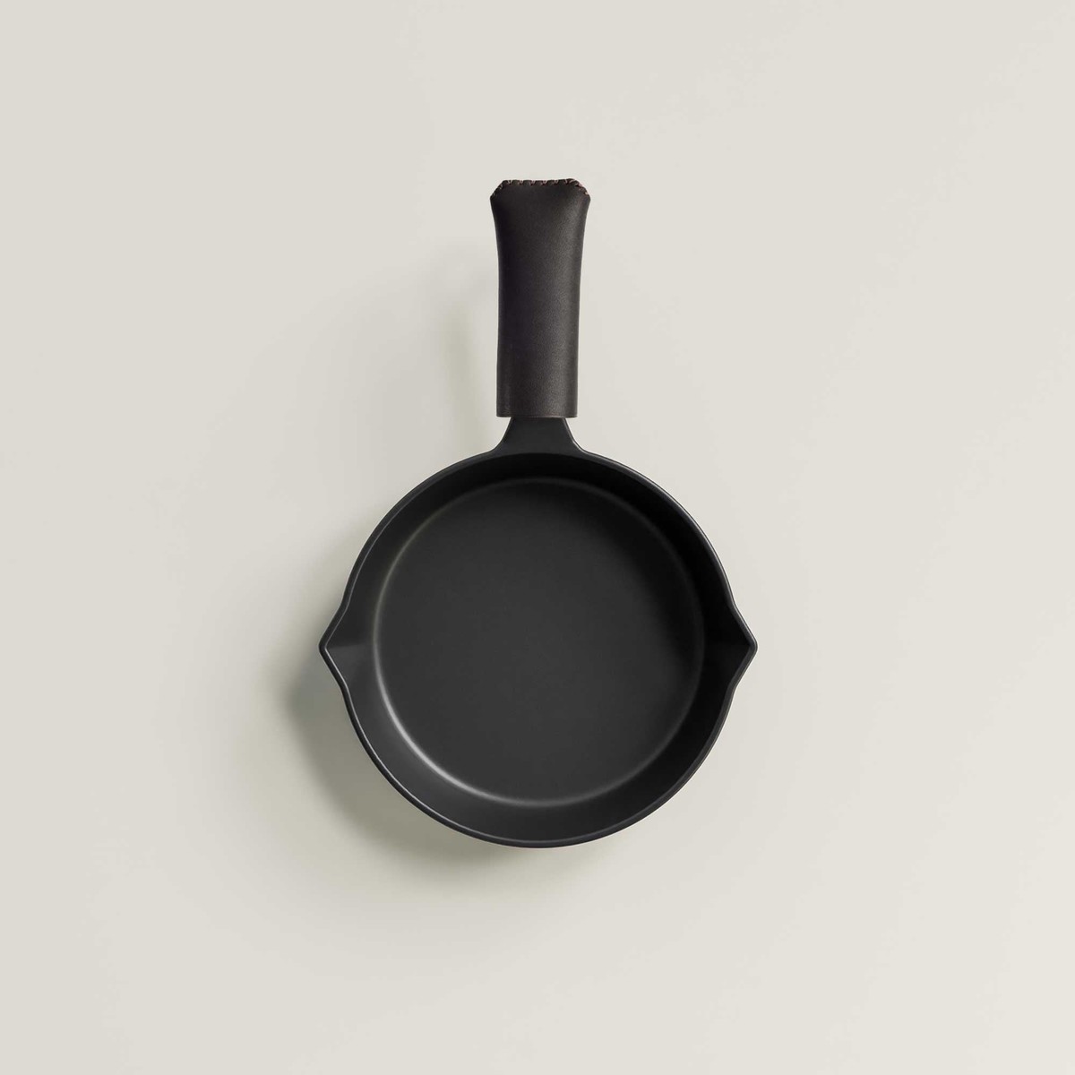 20cm Satin Enamel Lil Legacy Cast Iron Pan and Snug Bundle